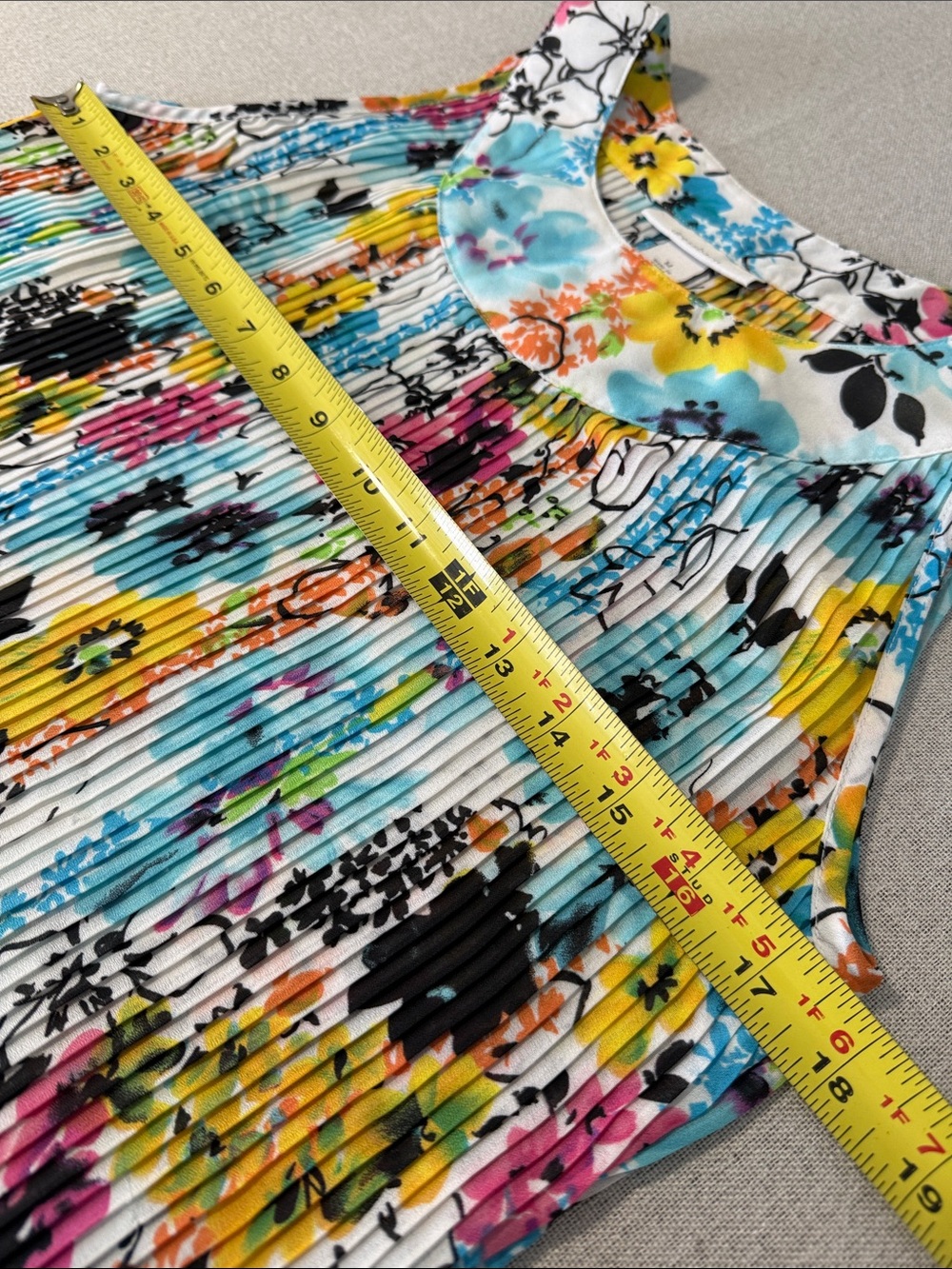 Dress barn Multicolor Sleeveless Floral Pleated Camisole Top Size Medium - Picture 9 of 14